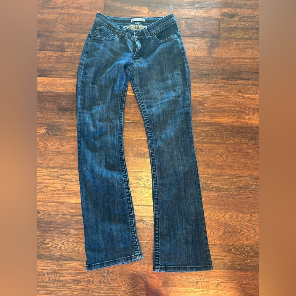 Lees Slender Secrets with Unique Fleur-de-lis pockets!